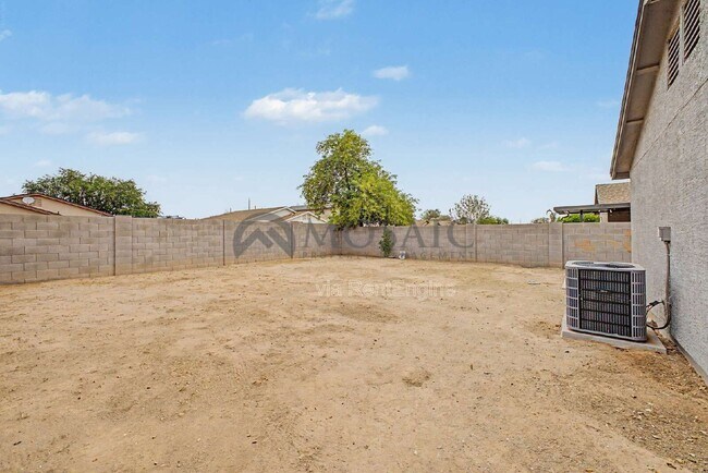 Building Photo - 1004 E Cowboy Cove Trail