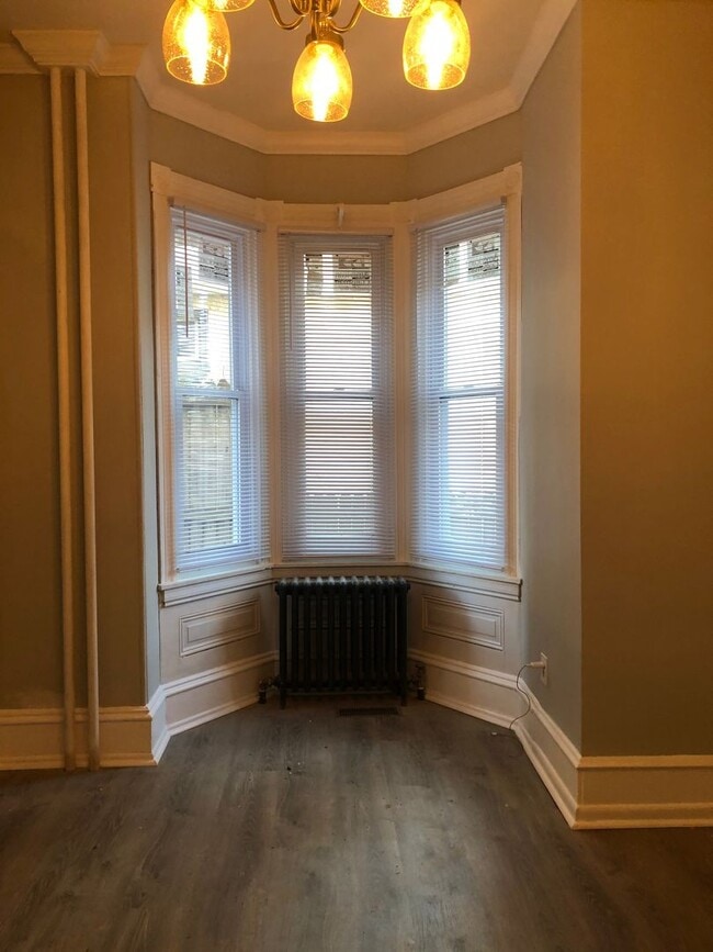 Building Photo - 212 Gay St