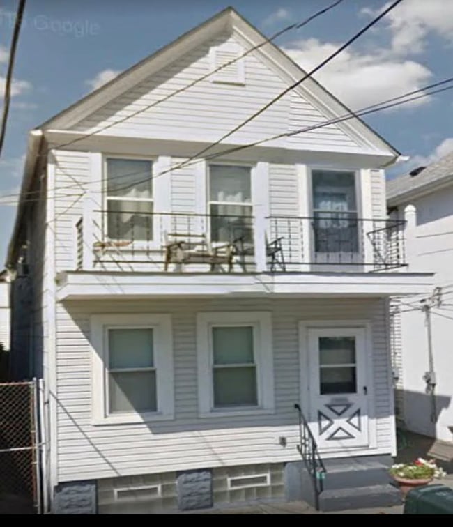 Primary Photo - 1926 E 123rd St