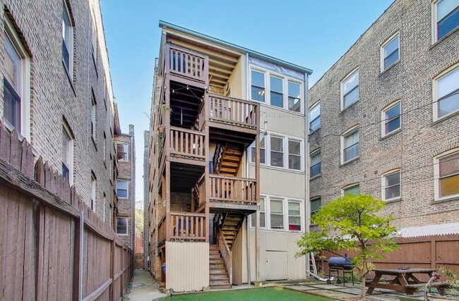 Building Photo - 1628 W Columbia Ave