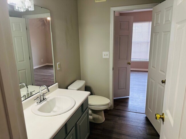 Building Photo - Beautiful Condo in Mount Pleasant!