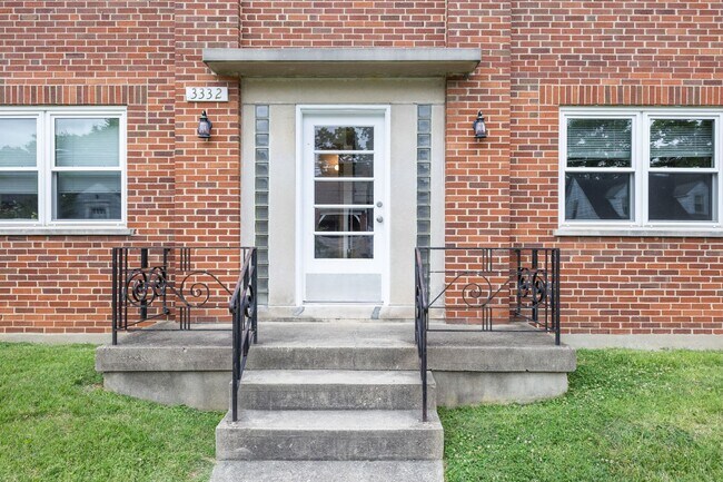 Building Photo - 3332 Maple Crest Pl