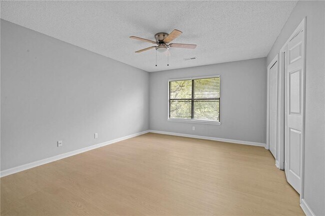 Building Photo - 1373 E Sequoyah Ct