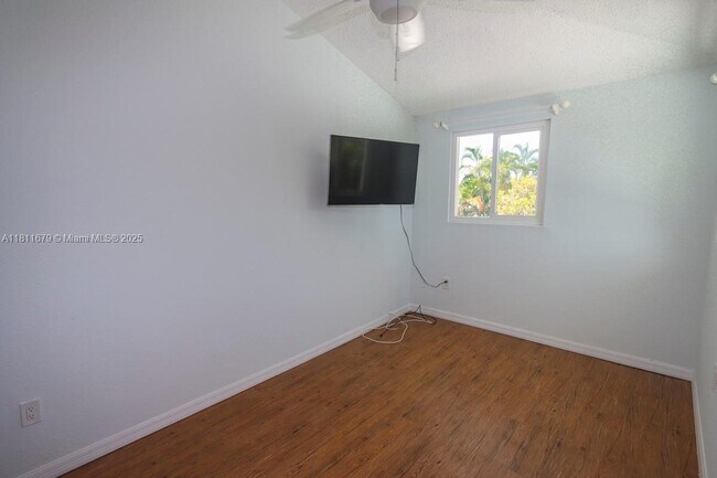 Building Photo - 812 Chukker Rd