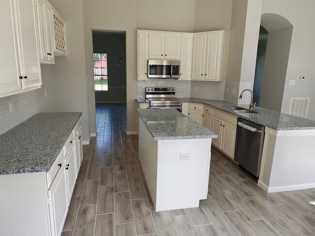 Building Photo - 1301 Blueberry Ln