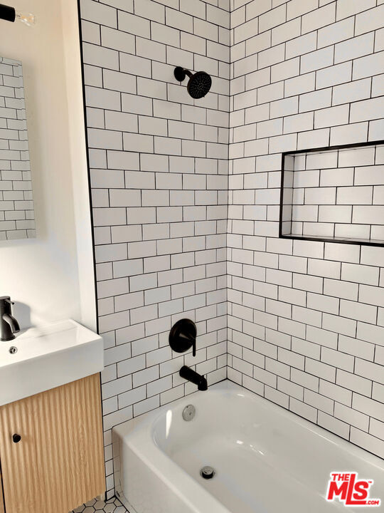 Building Photo - 3642 Seneca Ave