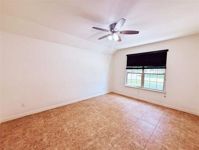 Building Photo - 3500 Esperanza Dr