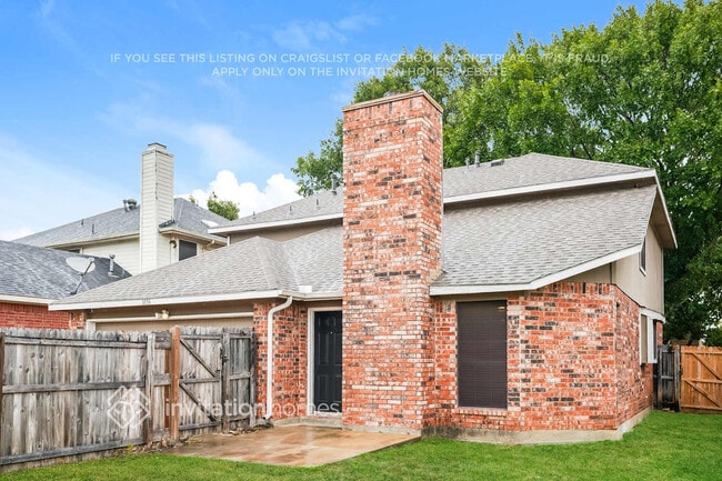 Building Photo - 1633 Summers Dr