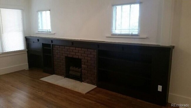 Building Photo - NICE 4-BEDROOM DUPLEX UNIT WITH GARAGE IN SUNNYSIDE! WATER, SEWER & TRASH INCLUDED!