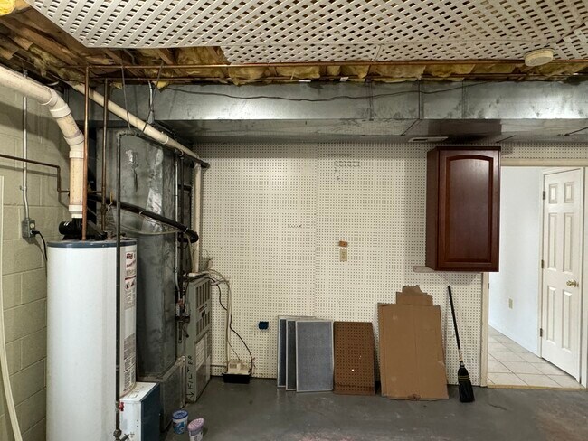 storage room - 1048 Dual Pl