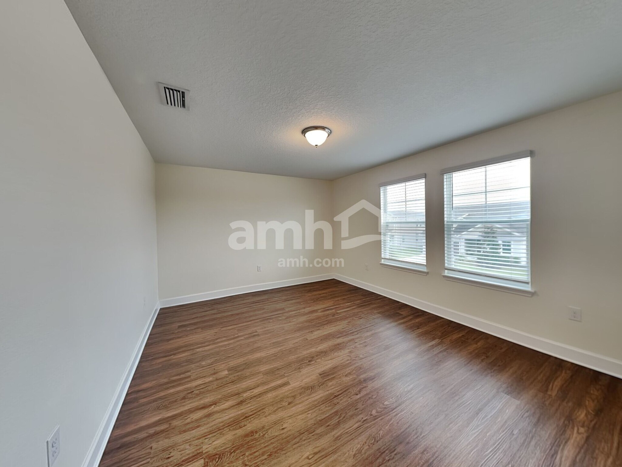 Building Photo - 325 Pine Terrace Dr
