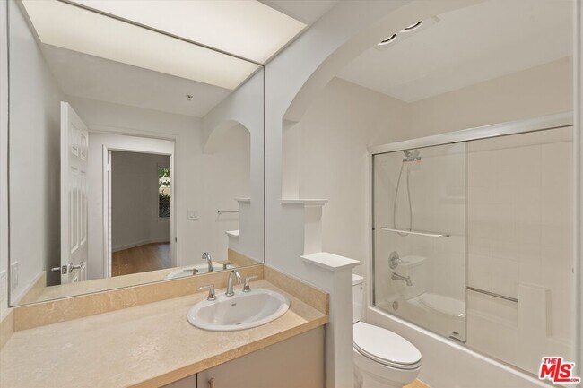 Building Photo - 620 S Gramercy Pl