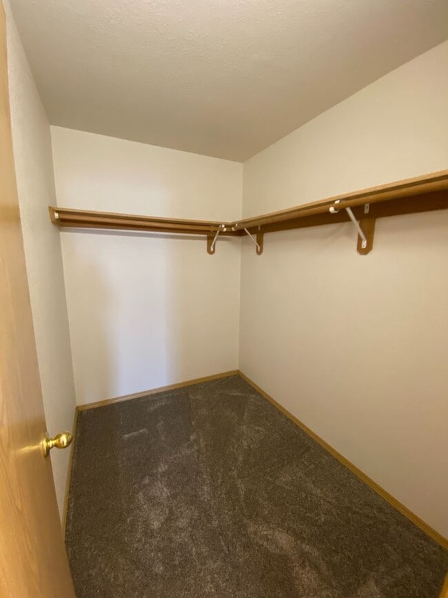 Building Photo - Renovated 2 Bedroom, 1.5 Bath Townhouse wi...