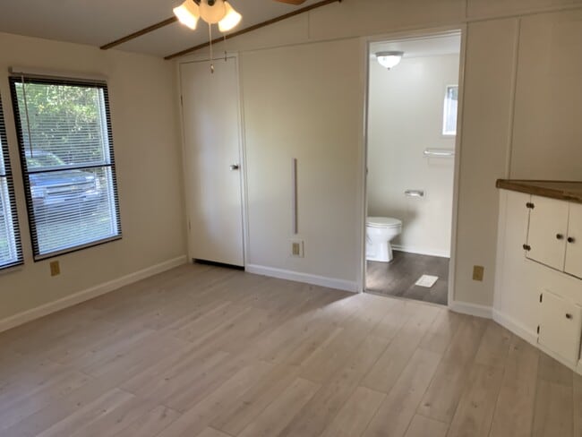 Building Photo - 111 Hunter Ct