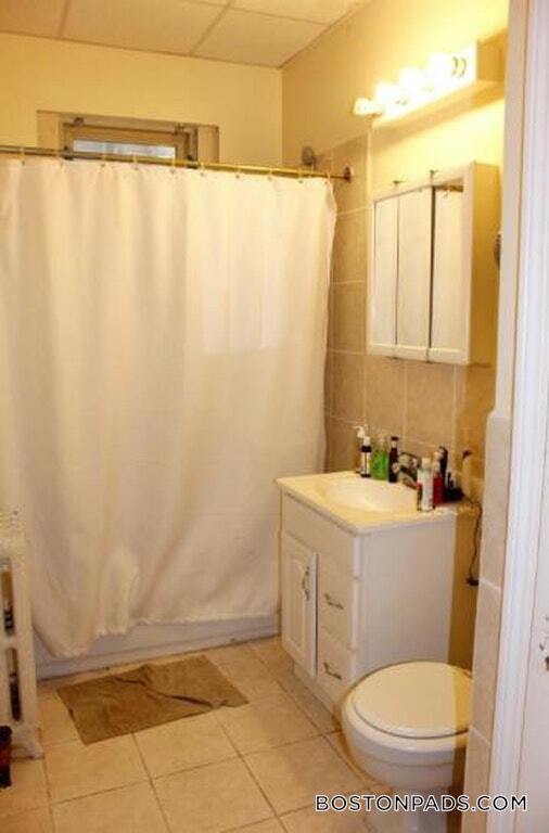 Building Photo - 879 Beacon St