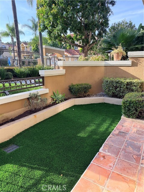 Building Photo - 21 Front Row Ln