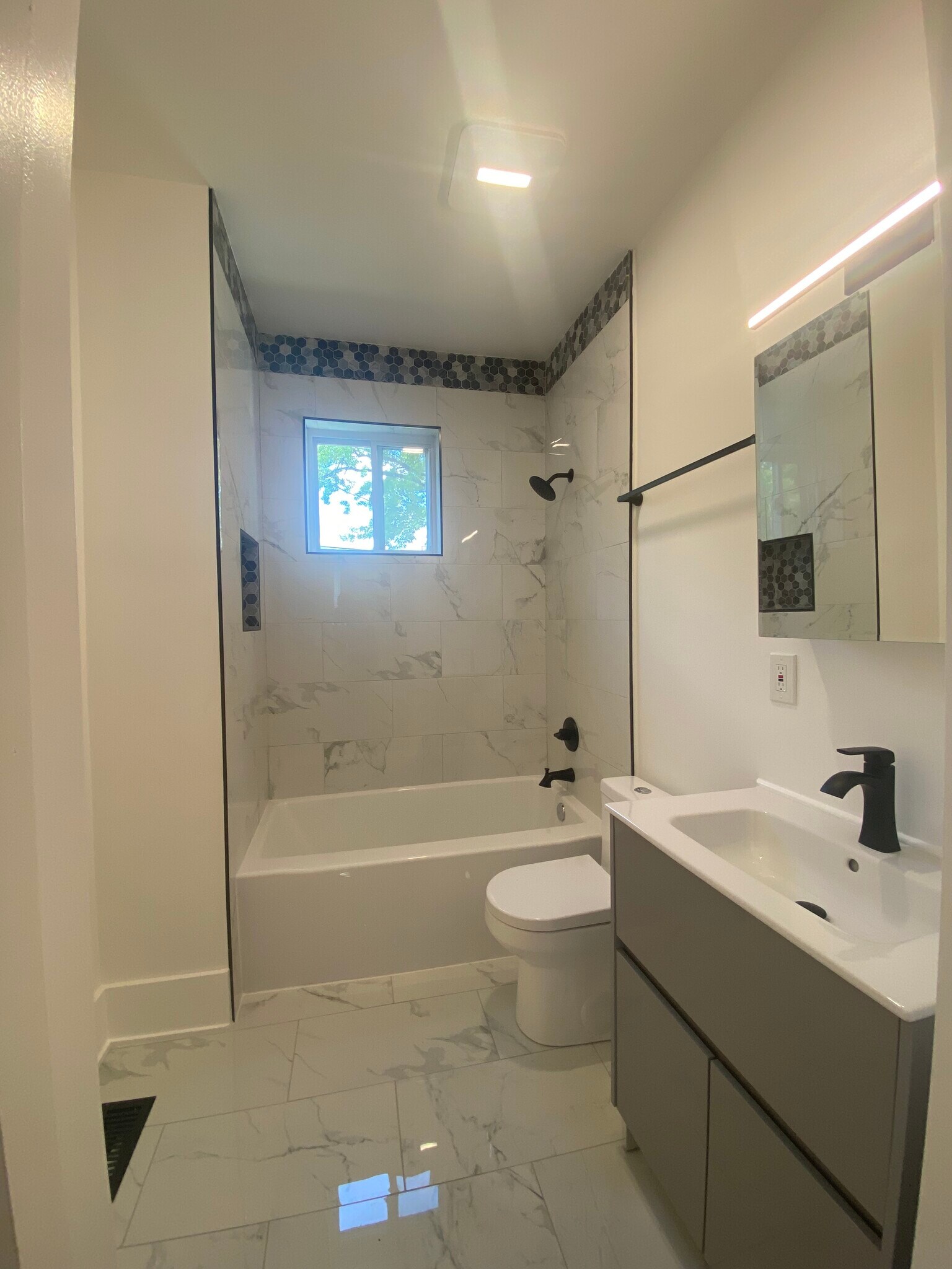 Bedroom #1 adjoined bathroom - 3409 Fernside Pl