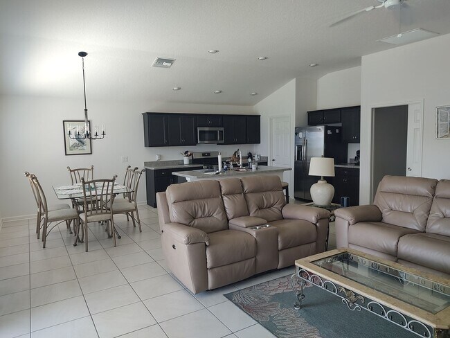 Building Photo - ALL Utilities INCLUDED