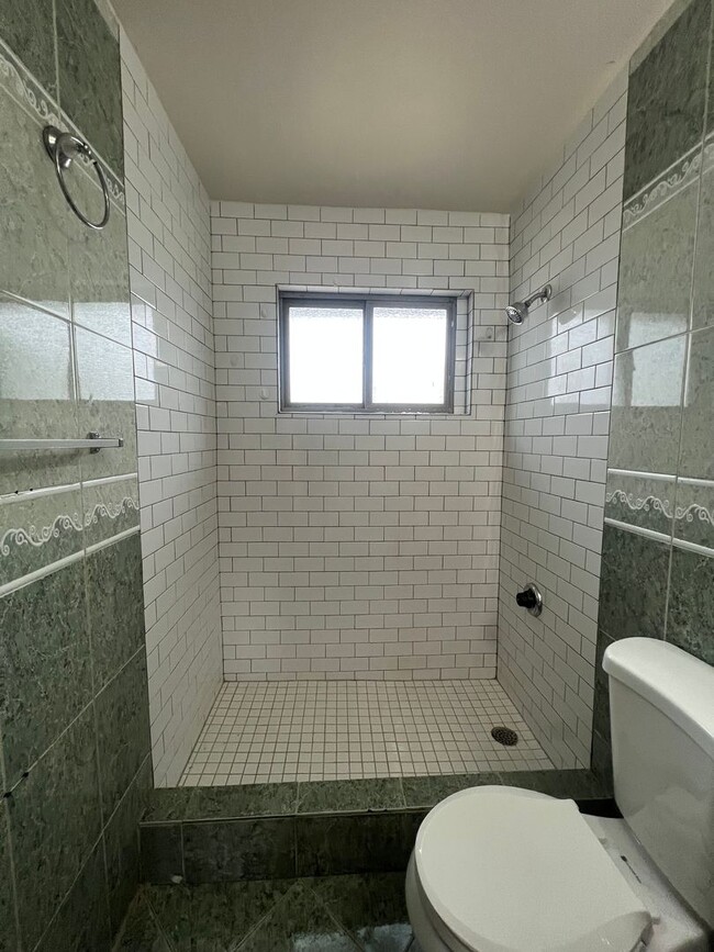 Building Photo - Bright & Comfortable Living in Prime Phoenix Location