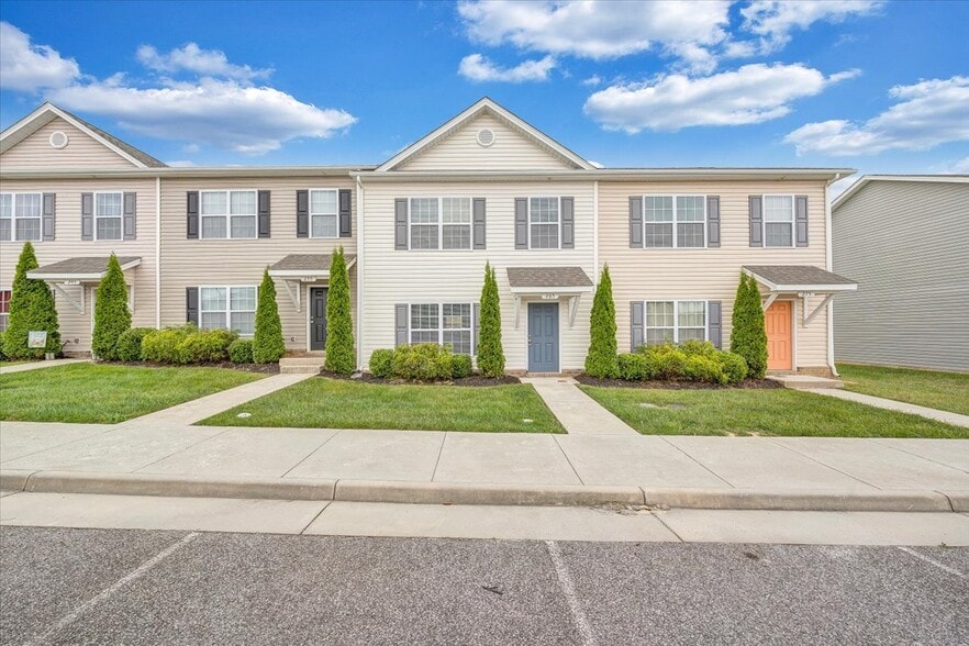 Building Photo - New River Townhomes