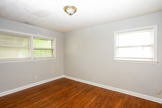 Building Photo - 4809 Thornwood Rd