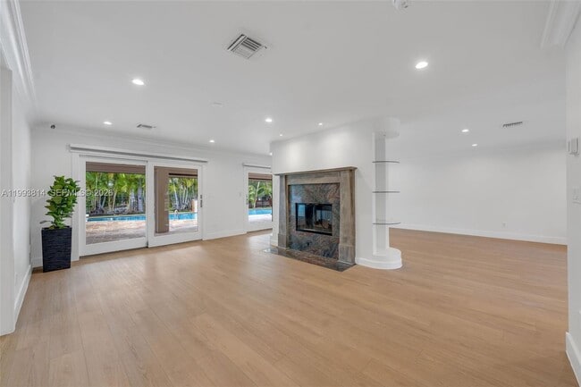 Building Photo - 5120 Carillo St