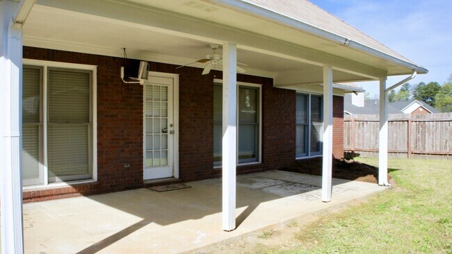 Building Photo - 3304 Chariot Ct