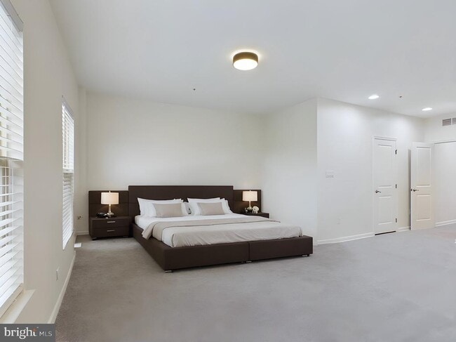 Building Photo - 6479 Jack Linton Dr S