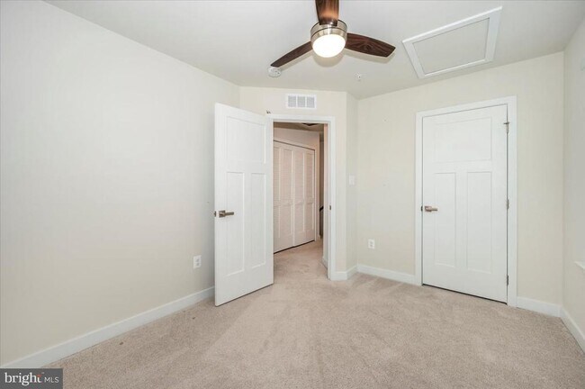 Building Photo - 7201 Bodkin Wy