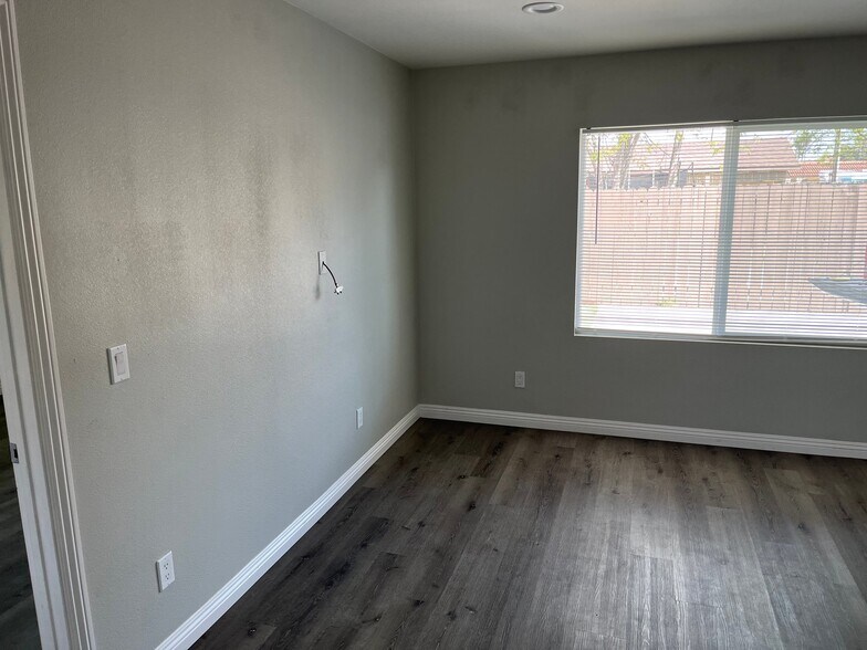 Building Photo - 830 California Ave