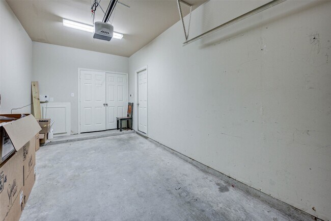 Building Photo - 1815 Lewis St