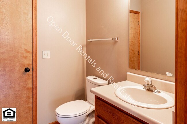 Building Photo - Fort Wayne Rising 1420/1422 Flagstone