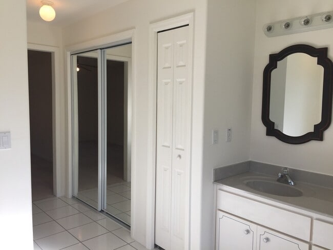 Building Photo - Beautiful 3 /2 Home with HUGE Lanai!