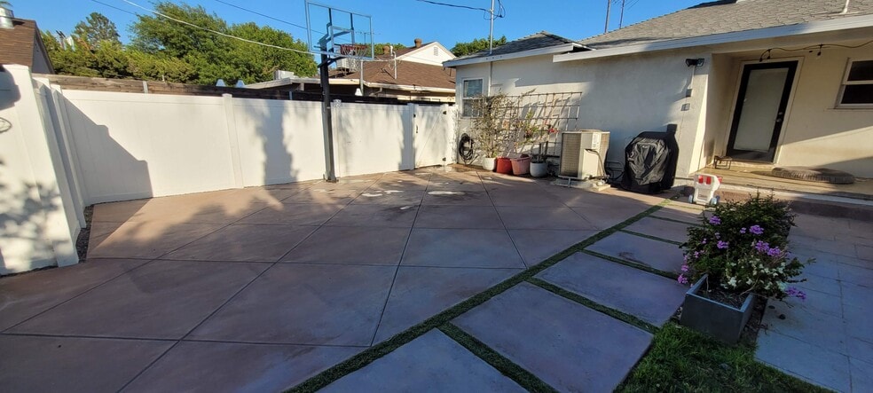 Building Photo - 12619 Tiara St