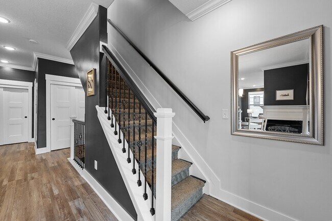 Building Photo - 1438 Indianola Ave