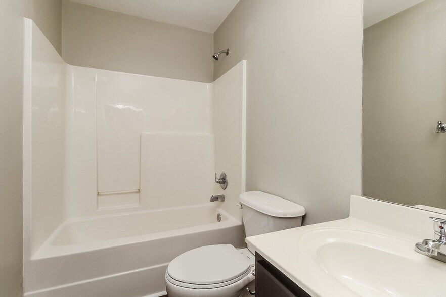 Building Photo - 1126 Poplar Hollow Dr