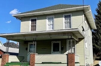 Building Photo - 1st Floor 1 Bedroom