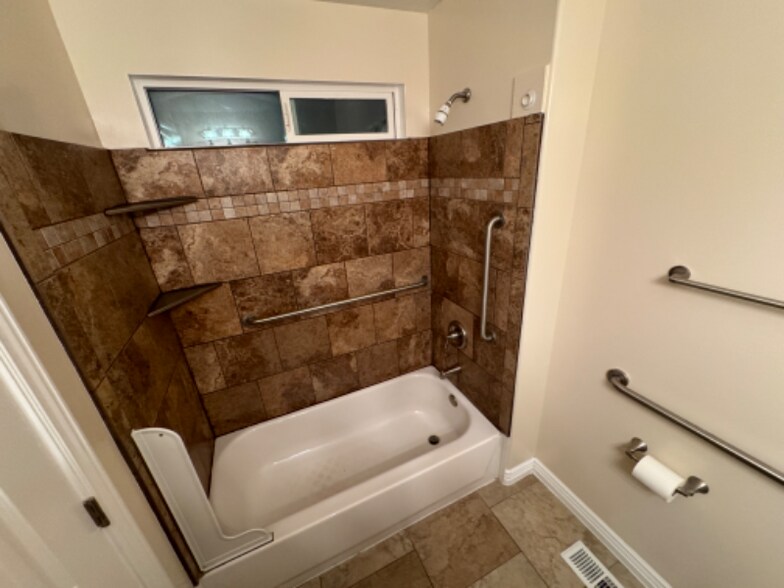 Building Photo - 656 S 1050 W