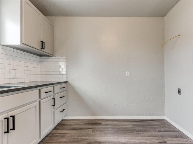 Building Photo - 1716 SW 18th St