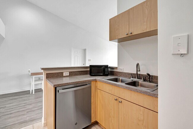 Building Photo - 920 Villa Cir