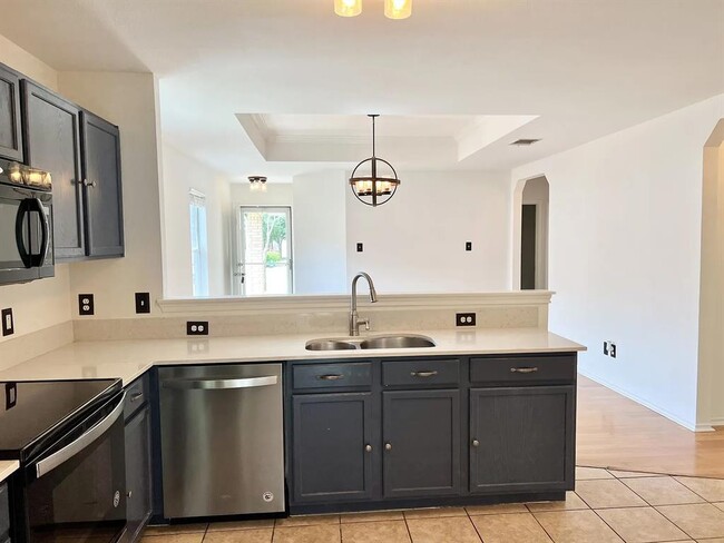 Building Photo - 5648 Brougham Way
