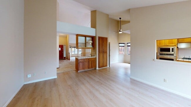 Building Photo - Well-maintained 3x2 single-family Windsor home