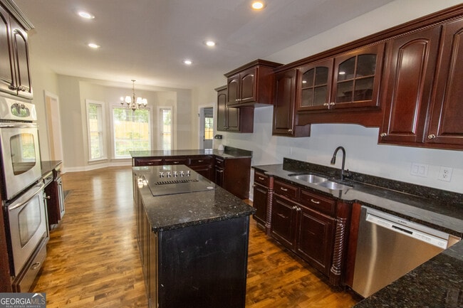 Building Photo - 906 Monarch Cir