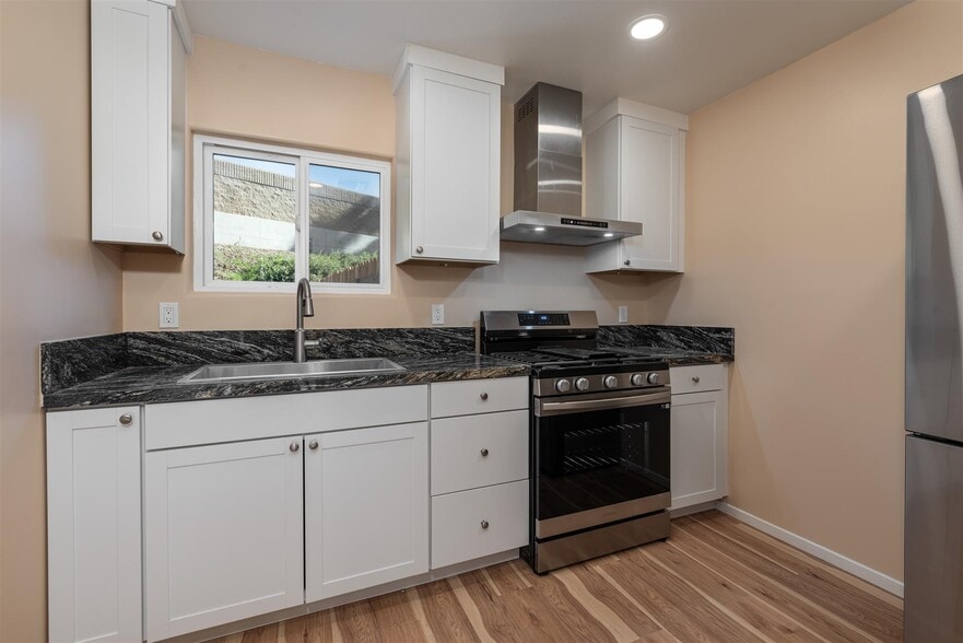 Building Photo - 12015 Califa St