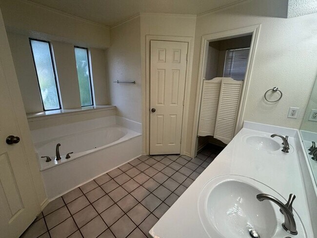 Building Photo - 6509 Tempest Dr