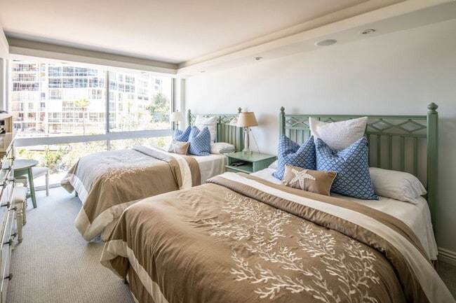 Building Photo - 1760 Avenida Del Mundo