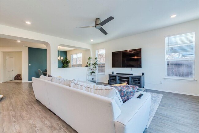 Building Photo - 17409 Crazy Arm Rd