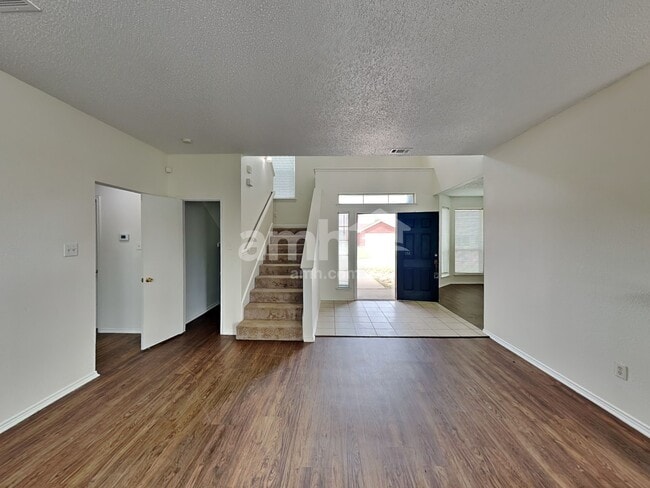 Building Photo - 1801 Wolf Creek Dr