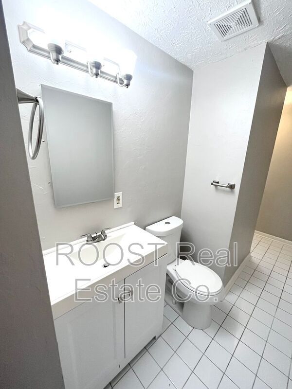 Building Photo - 3044 Arrowsmith Dr