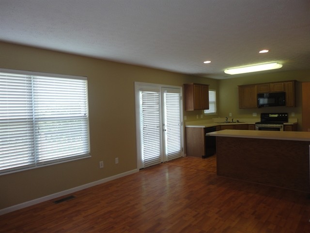 Building Photo - 6203 Wellington Place